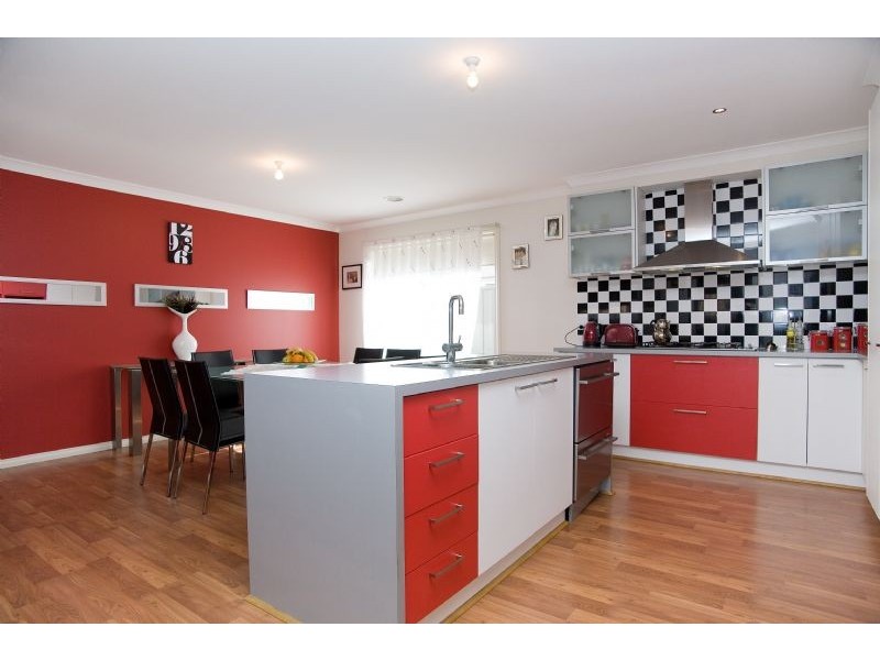 9  Kinglake Crescent, Craigieburn VIC 3064