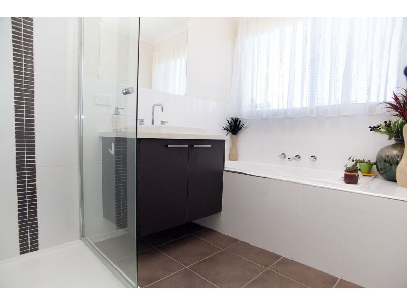 9  Kinglake Crescent, Craigieburn VIC 3064