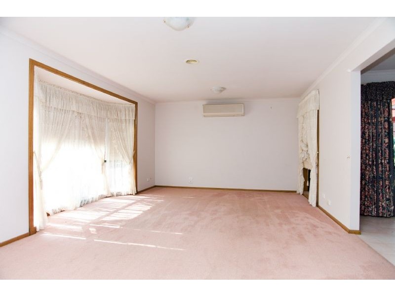 15 Ramsbury Street, Craigieburn VIC 3064