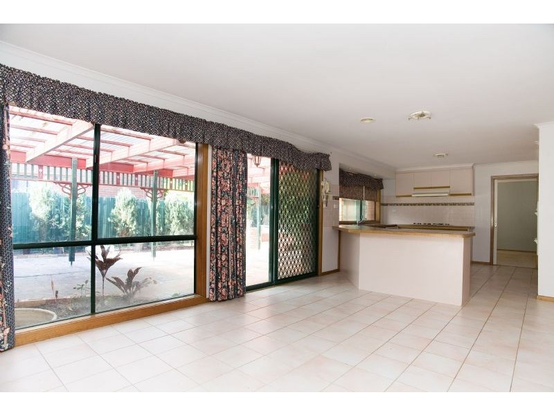 15 Ramsbury Street, Craigieburn VIC 3064