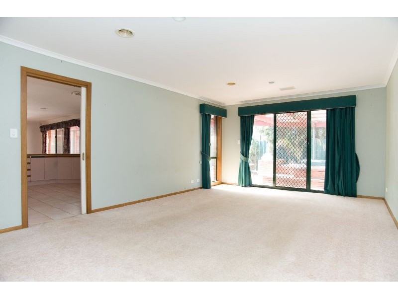 15 Ramsbury Street, Craigieburn VIC 3064