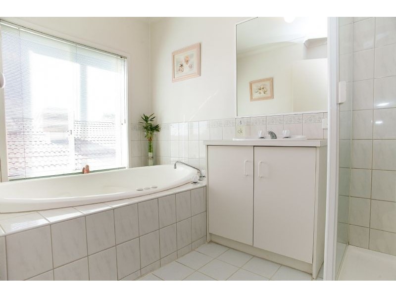 20 Johnson Court, Roxburgh Park VIC 3064