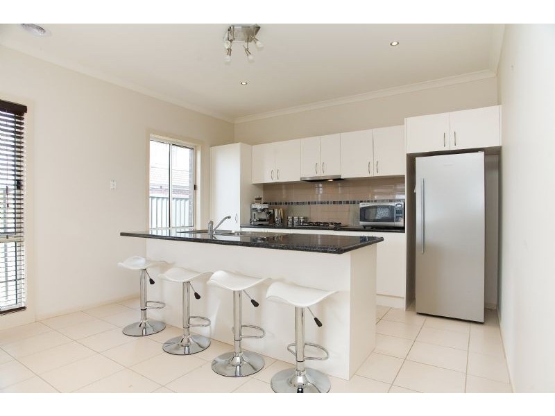 6 Kinglake Crescent, Craigieburn VIC 3064