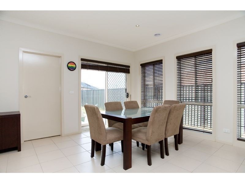 6 Kinglake Crescent, Craigieburn VIC 3064