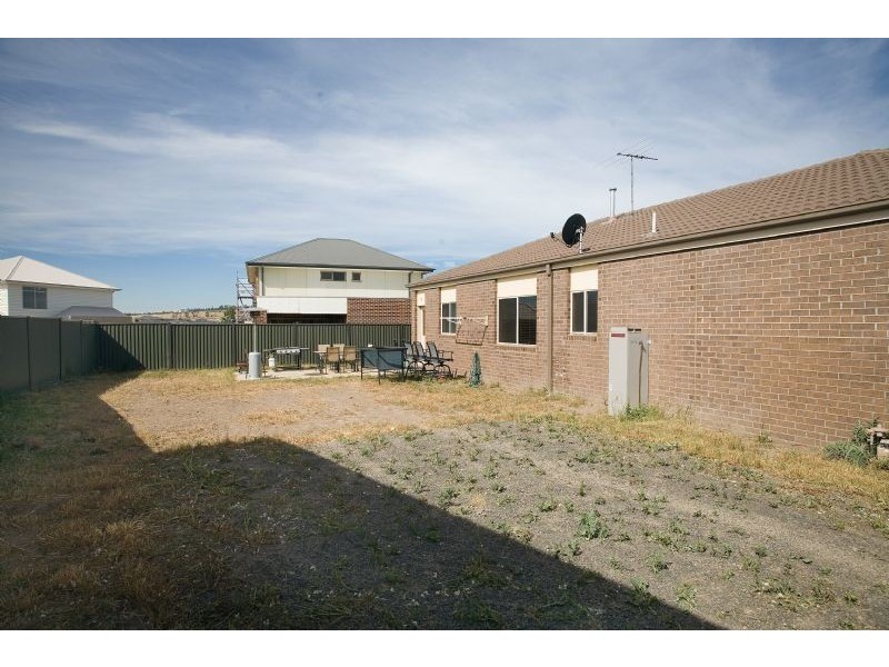 6 Kinglake Crescent, Craigieburn VIC 3064