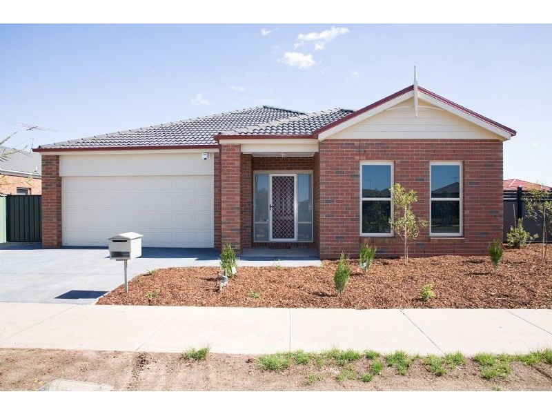 15 Basingstoke Retreat, Craigieburn VIC 3064