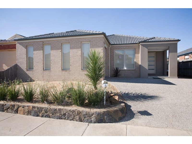 6 Hayfield Road, Roxburgh Park VIC 3064