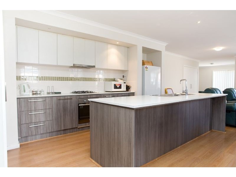 6 Hayfield Road, Roxburgh Park VIC 3064