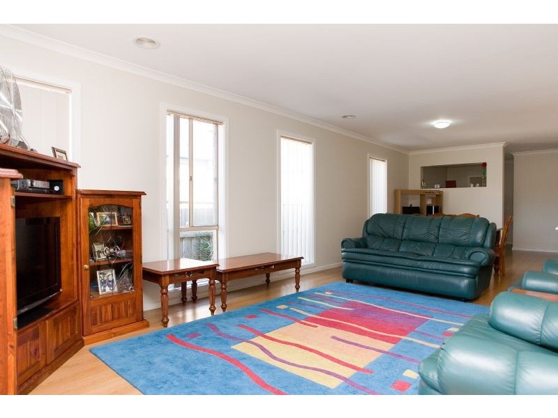 6 Hayfield Road, Roxburgh Park VIC 3064