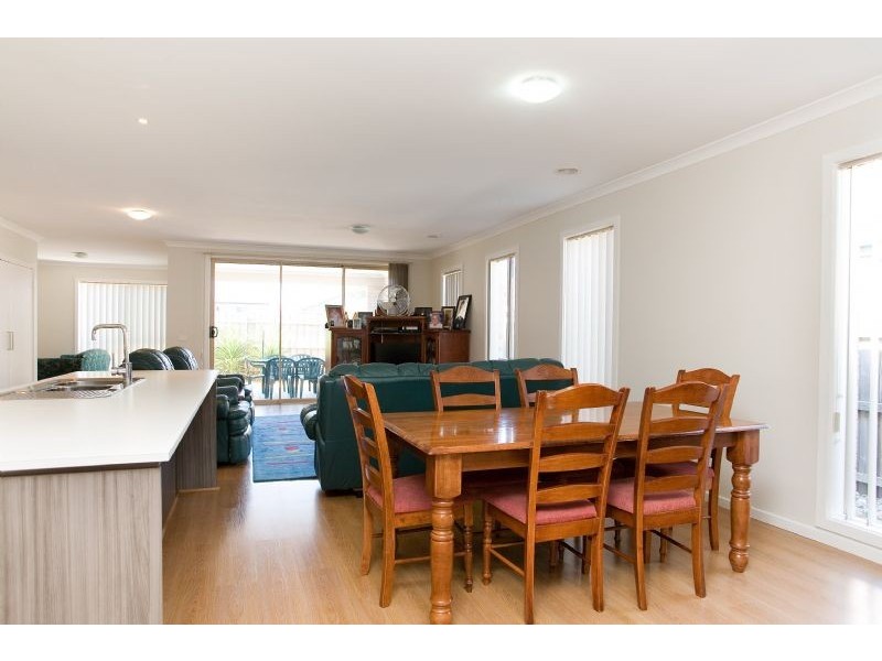 6 Hayfield Road, Roxburgh Park VIC 3064