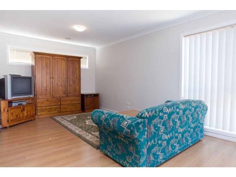 6 Hayfield Road, Roxburgh Park VIC 3064