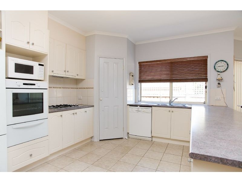 12 Skyline Rise, Craigieburn VIC 3064