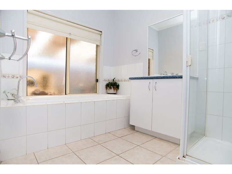 12 Skyline Rise, Craigieburn VIC 3064