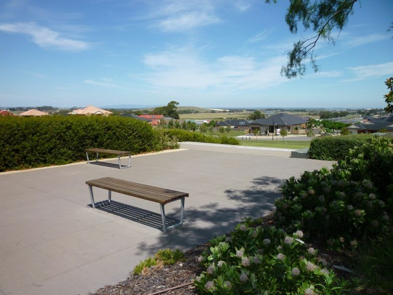 31 Lauderdale Drive, Craigieburn VIC 3064