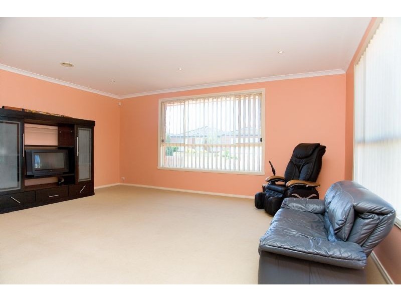 77 Sandover Drive, Roxburgh Park VIC 3064