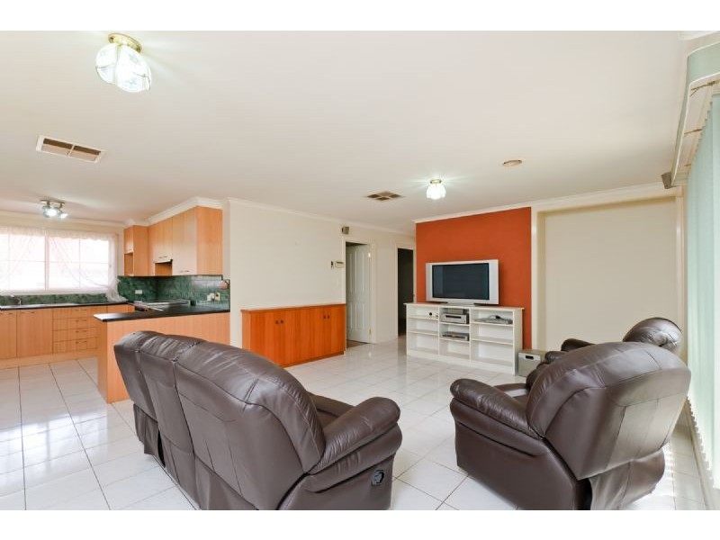 1 Howson Place, Roxburgh Park VIC 3064