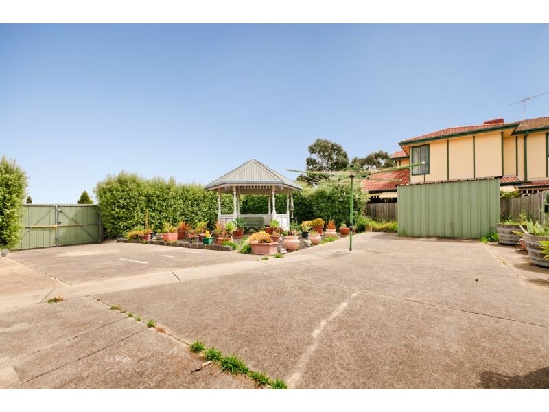 1 Howson Place, Roxburgh Park VIC 3064