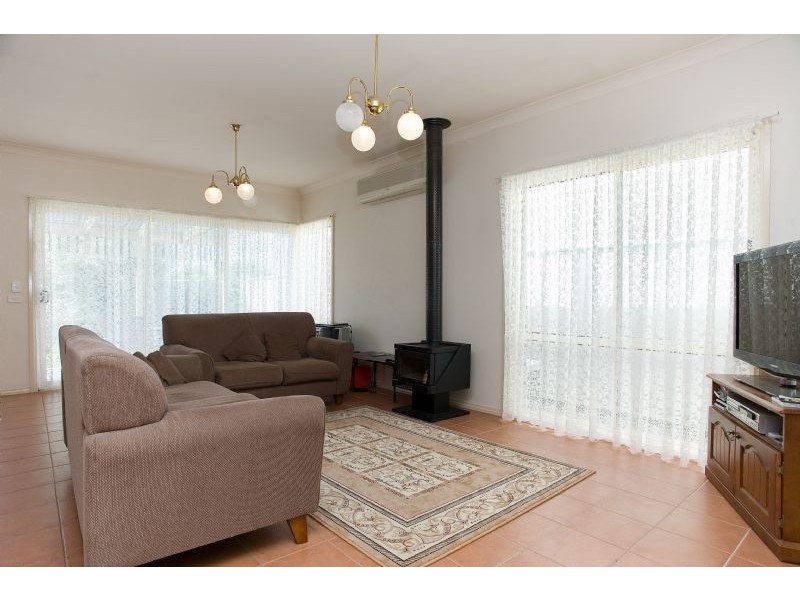 11 Maple Place, Craigieburn VIC 3064