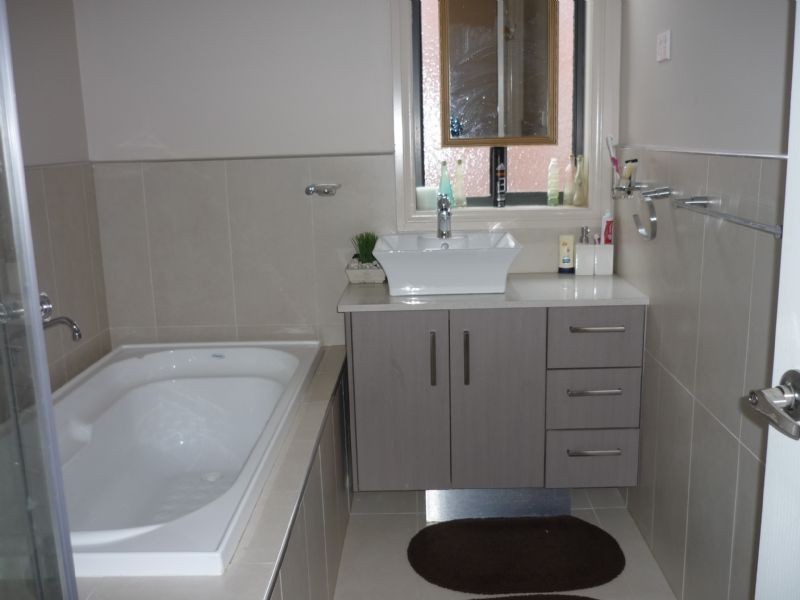 15 Healesville Place, Craigieburn VIC 3064