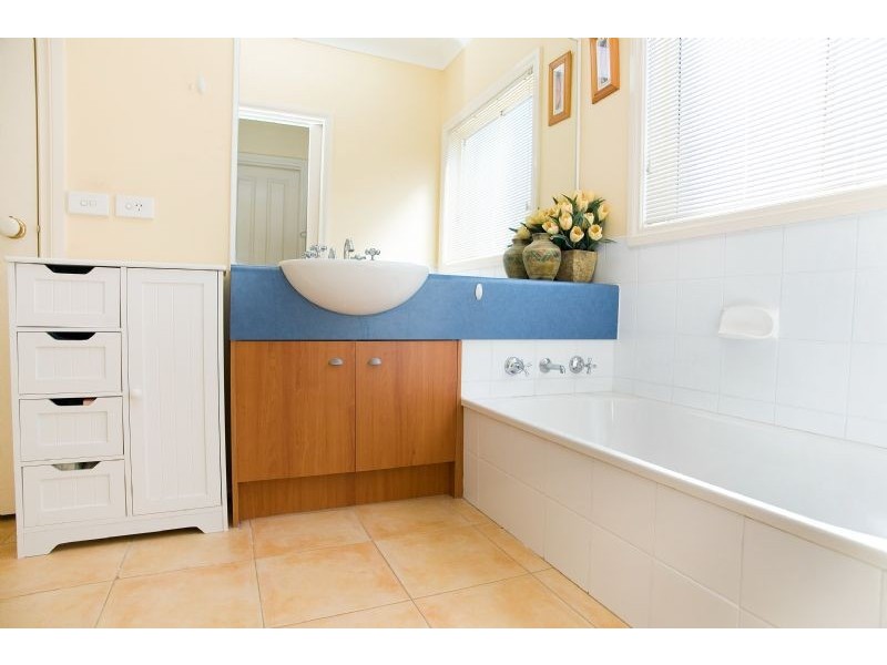 16 Stoneleigh Place, Craigieburn VIC 3064