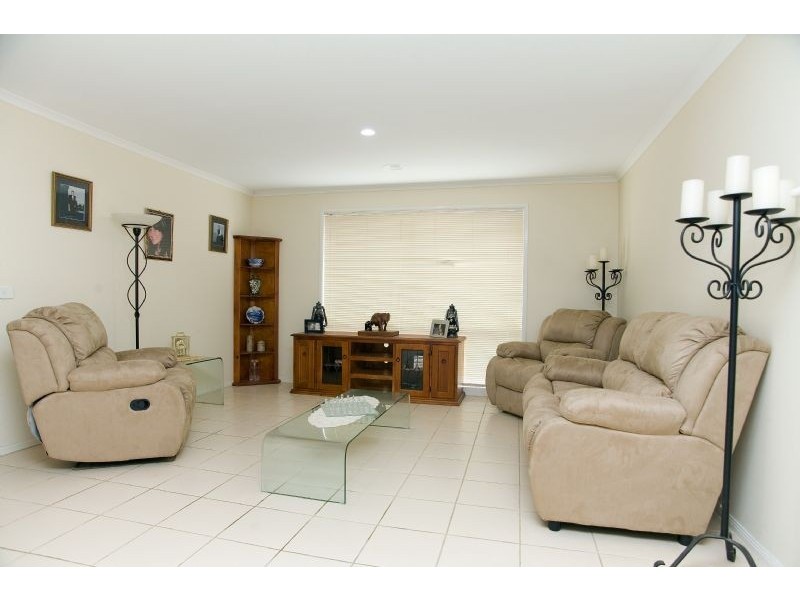 46 McKenzie Crescent, Roxburgh Park VIC 3064