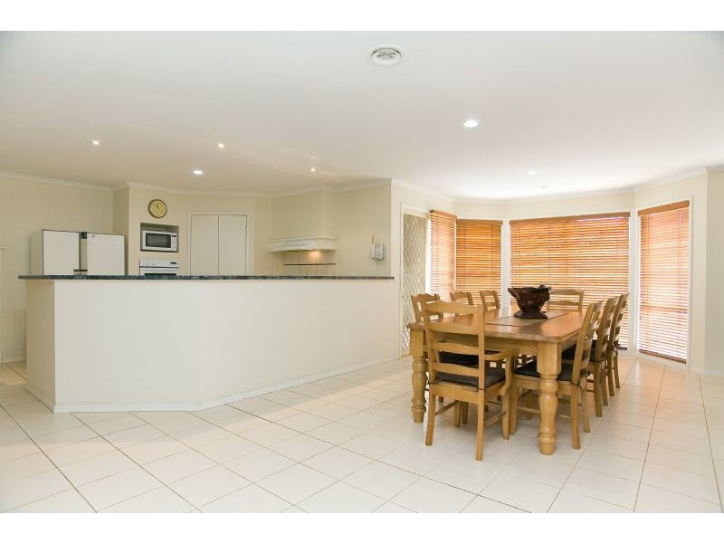 46 McKenzie Crescent, Roxburgh Park VIC 3064