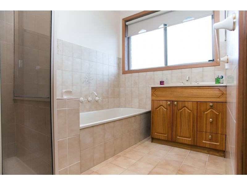 66 Gillingham Crescent, Craigieburn VIC 3064