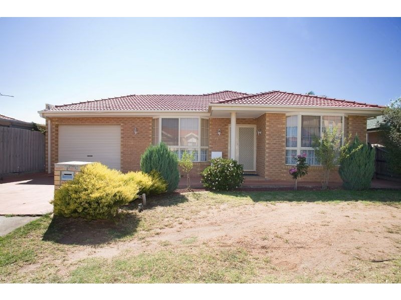 62 McIntyre Avenue, Roxburgh Park VIC 3064