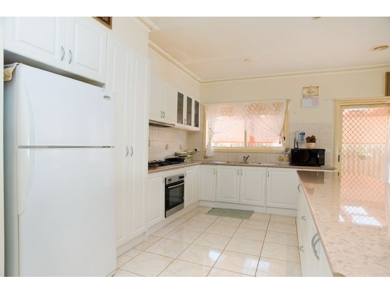 62 McIntyre Avenue, Roxburgh Park VIC 3064
