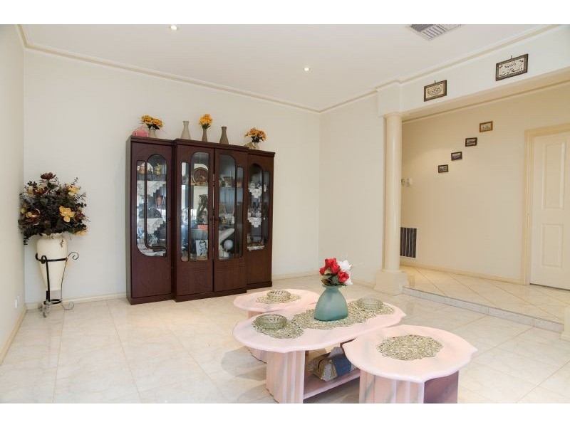 62 McIntyre Avenue, Roxburgh Park VIC 3064