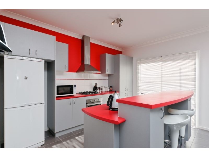 10 Ballybunion Avenue, Craigieburn VIC 3064