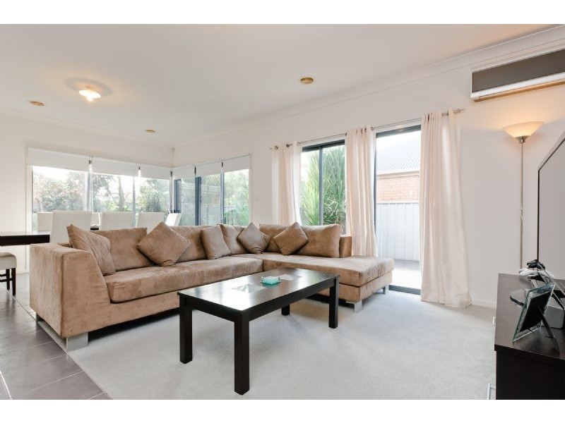 10 Ballybunion Avenue, Craigieburn VIC 3064