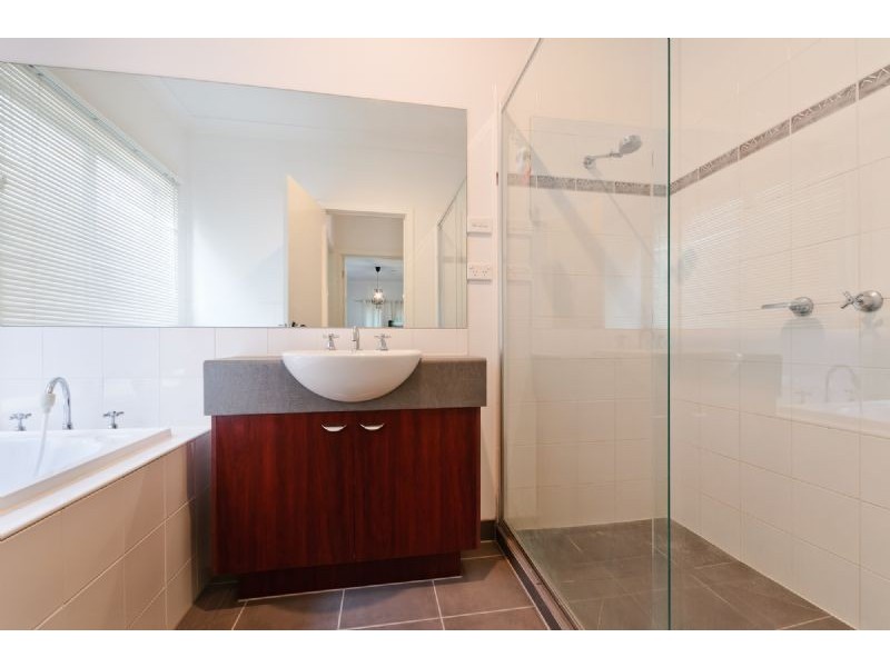 10 Ballybunion Avenue, Craigieburn VIC 3064