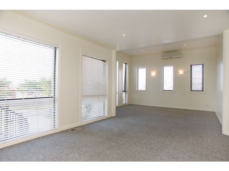 18 Grange Rise, Craigieburn VIC 3064