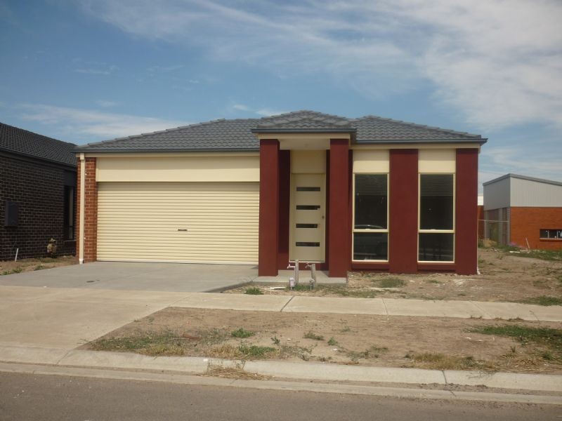 8 Avon Grove, Craigieburn VIC 3064
