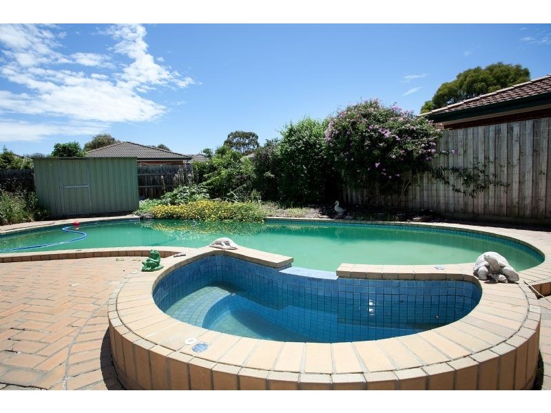 10 Ramsbury Street, Craigieburn VIC 3064