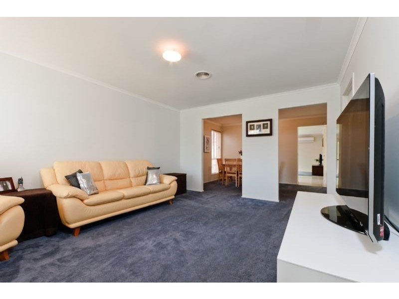 15 Bowral Loop, Craigieburn VIC 3064