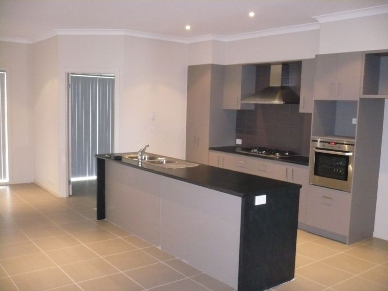 38 Hoxton Crescent, Craigieburn VIC 3064