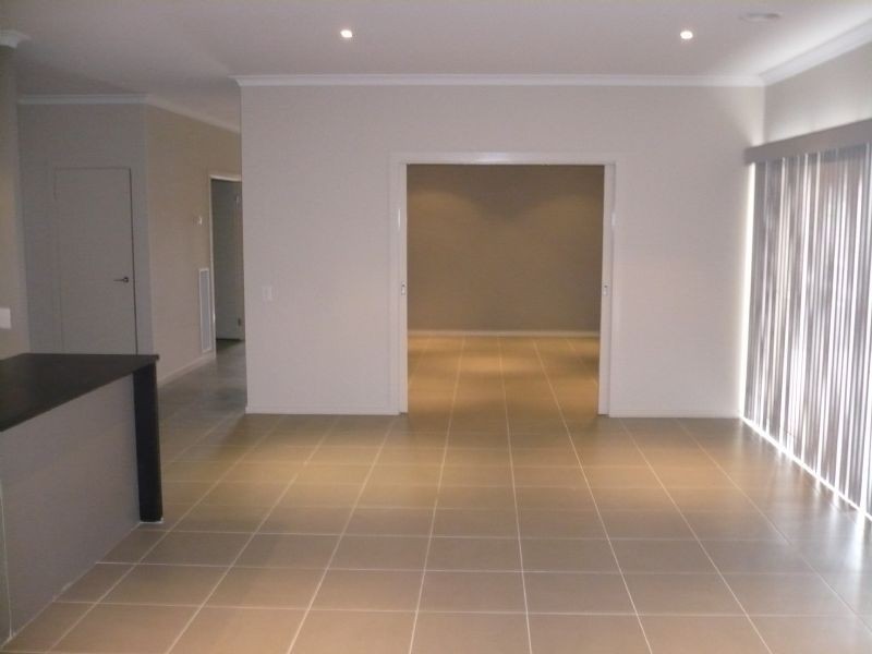 38 Hoxton Crescent, Craigieburn VIC 3064