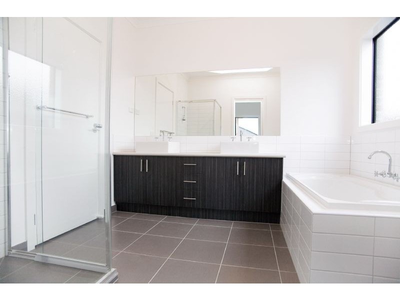 54 Centennial Park Drive, Craigieburn VIC 3064