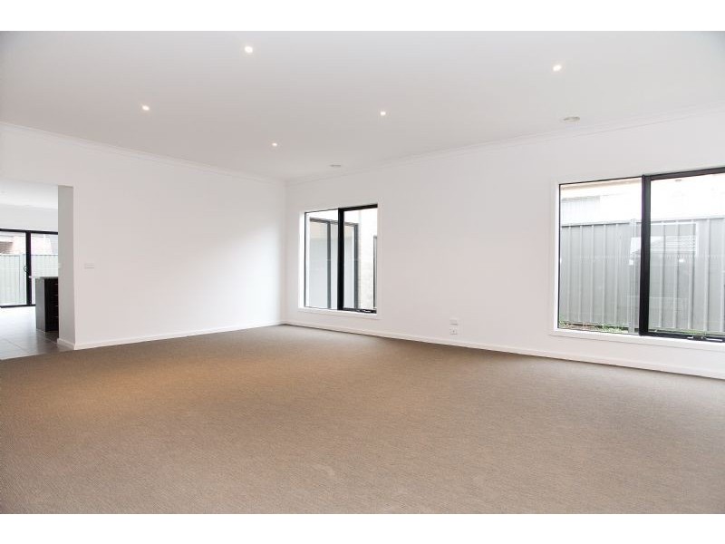 54 Centennial Park Drive, Craigieburn VIC 3064