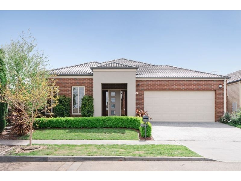 21 Dalwhinnie Crescent, Craigieburn VIC 3064