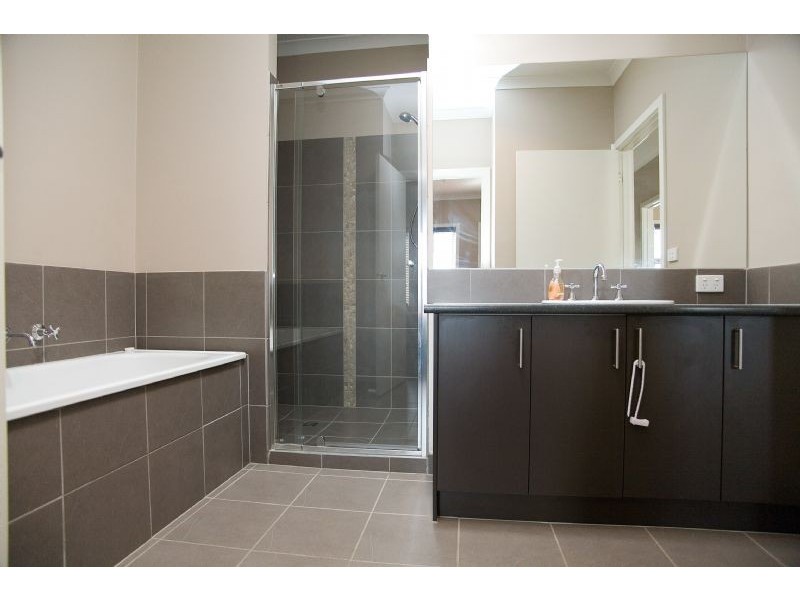 3 Burrora Way, Craigieburn VIC 3064