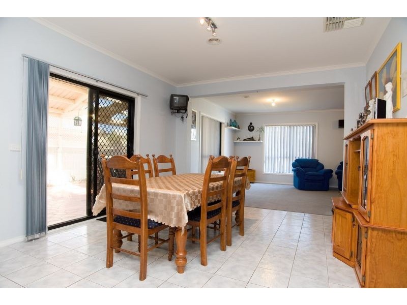 16 Dewvale Place, Craigieburn VIC 3064