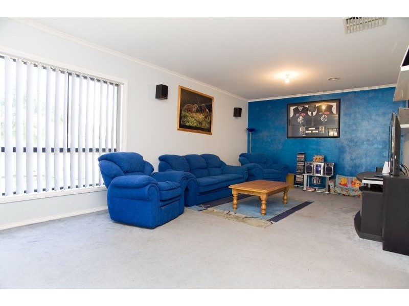 16 Dewvale Place, Craigieburn VIC 3064