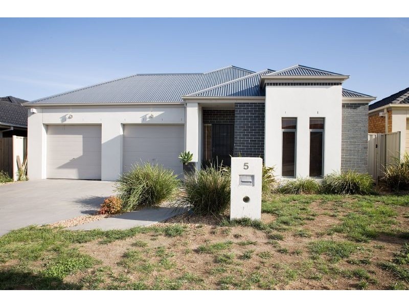 5 Eastwood Place, Craigieburn VIC 3064