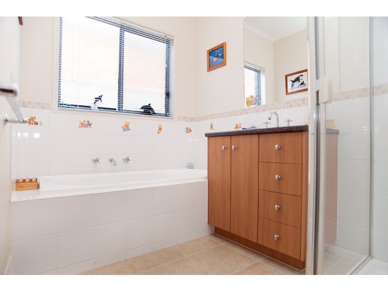 5 Eastwood Place, Craigieburn VIC 3064