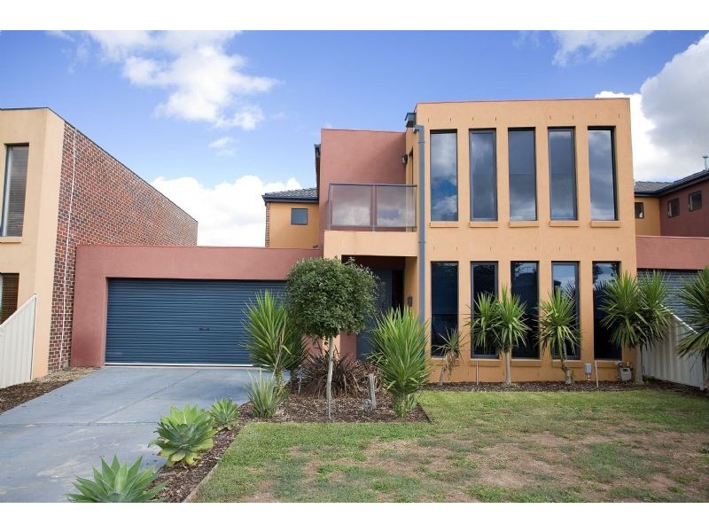 19 Colchester Circuit, Roxburgh Park VIC 3064