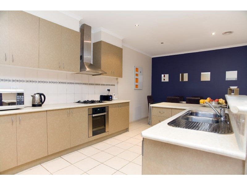 19 Colchester Circuit, Roxburgh Park VIC 3064