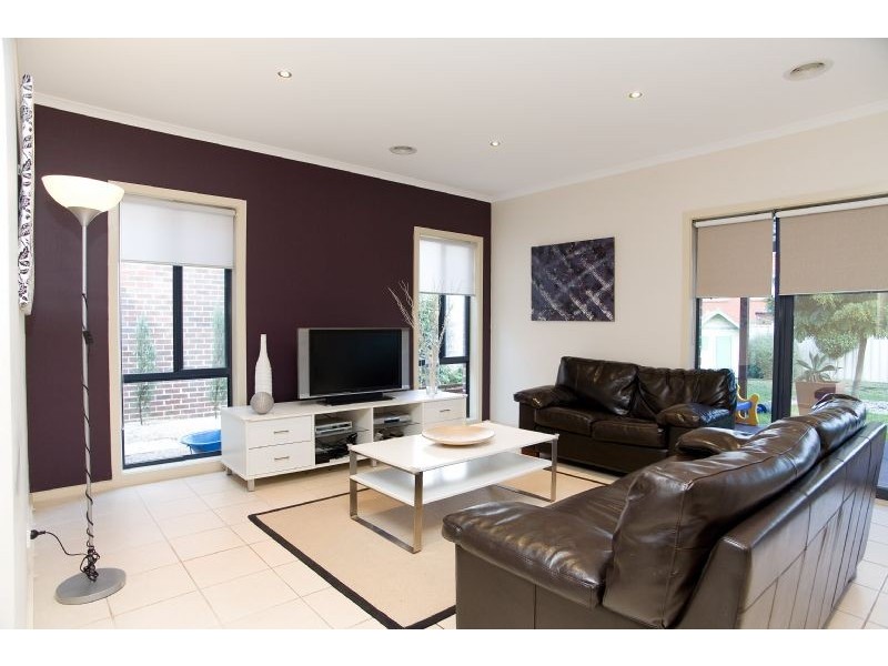 19 Colchester Circuit, Roxburgh Park VIC 3064